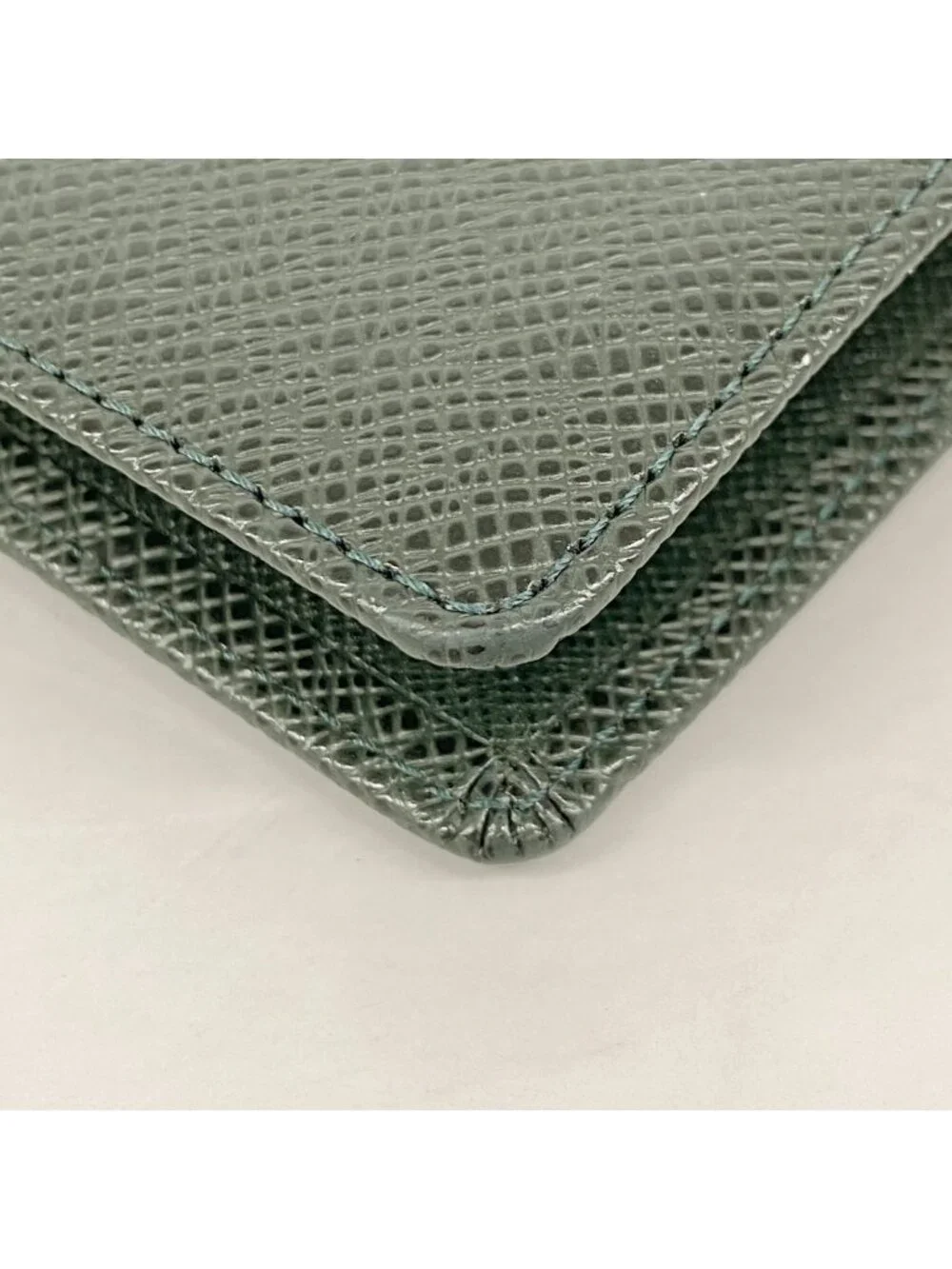 Louis Vuitton Notebook Cover Taiga Agenda MM Epi